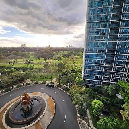 Enjoy Bgc Sunset And Golf Course View 2 Bedroom Loft With 100Mbps Internet Connection Manille Extérieur photo