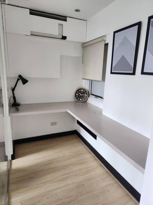 Enjoy Bgc Sunset And Golf Course View 2 Bedroom Loft With 100Mbps Internet Connection Manille Extérieur photo